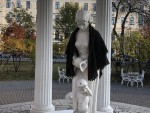 Оренбургские монументы "примерили" пуховые платки