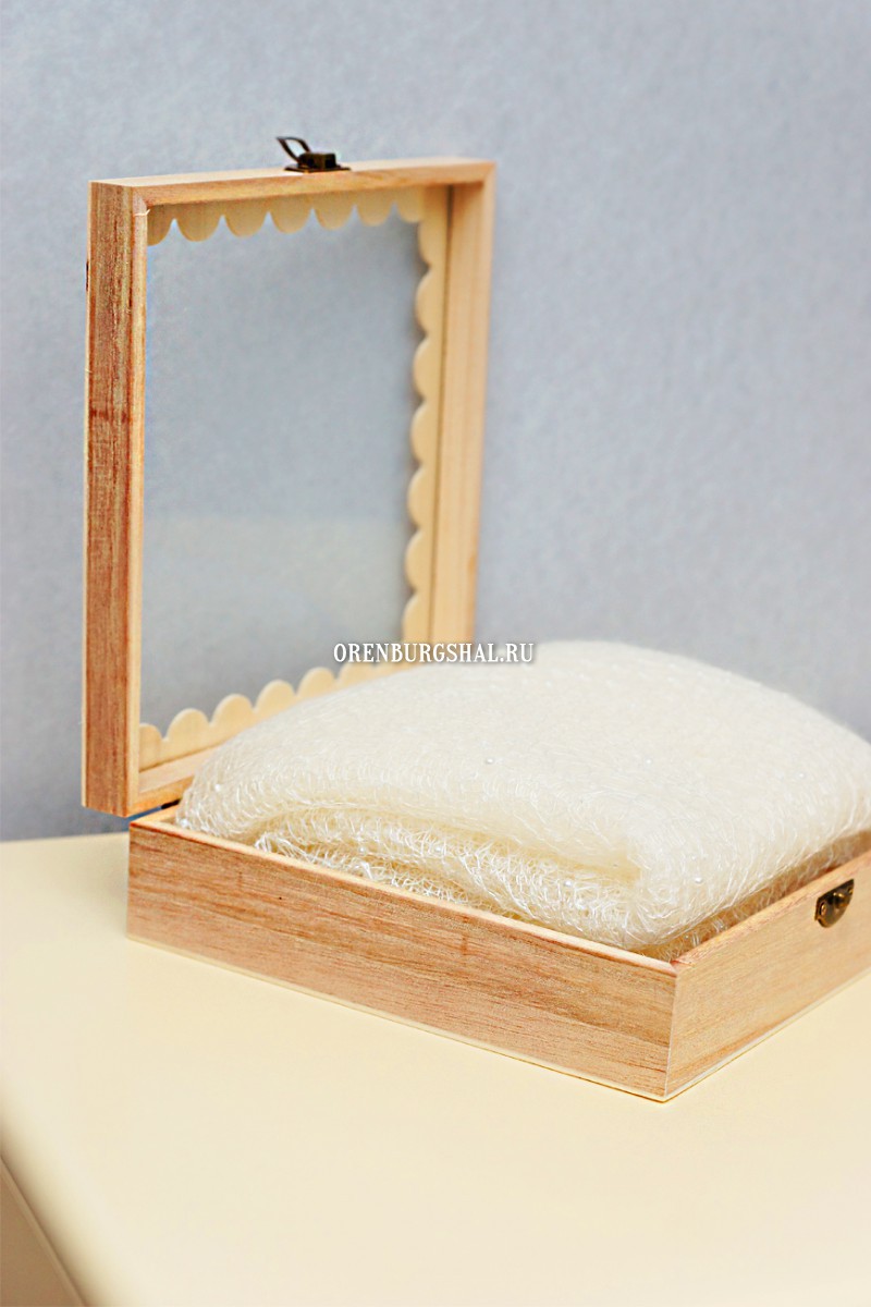 Wooden casket with glass top