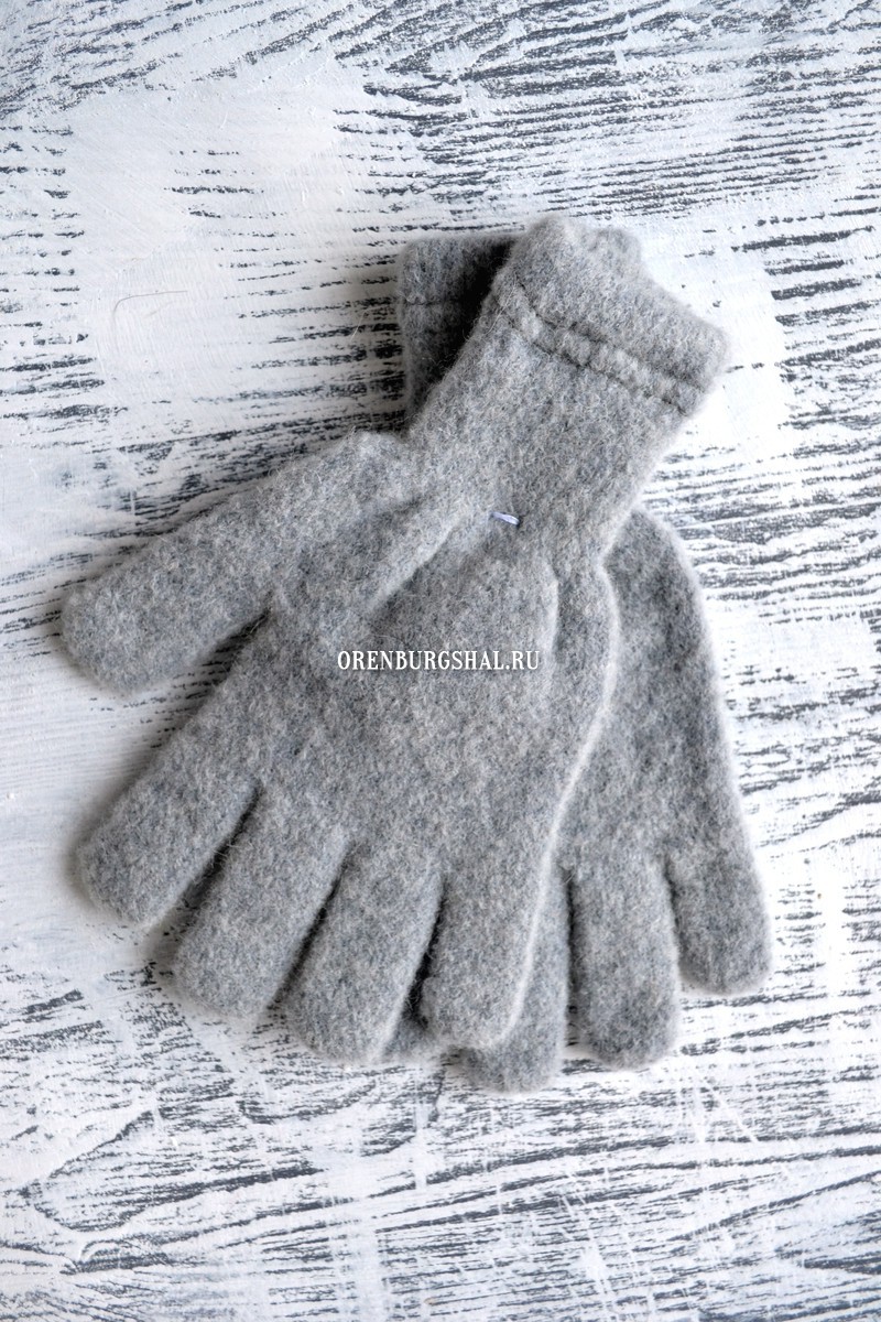 Warm gray gloves
