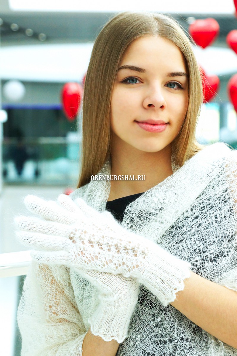 Lacy gloves