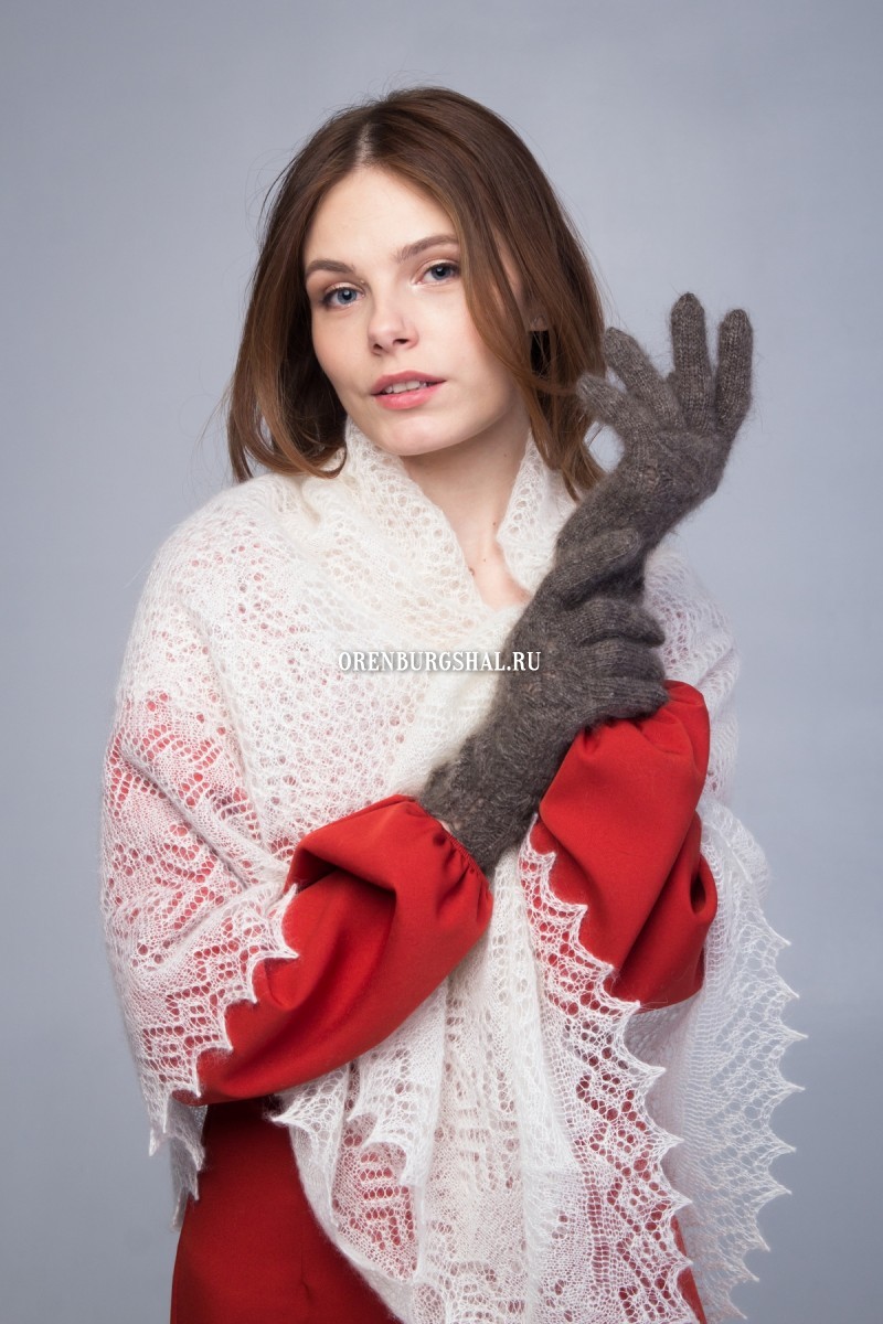 Серые ажурные перчатки