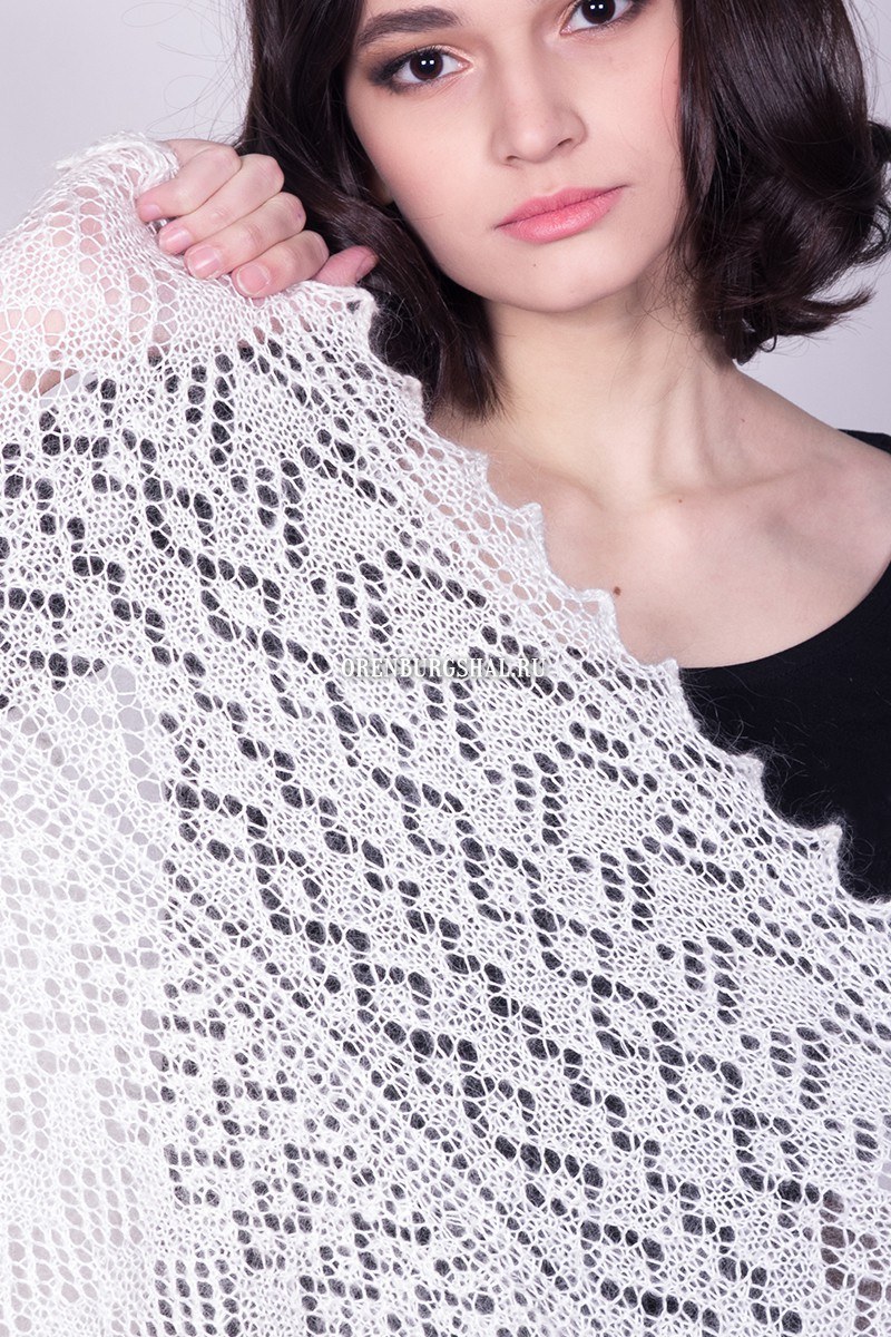 Lacy shawl 'White queen'