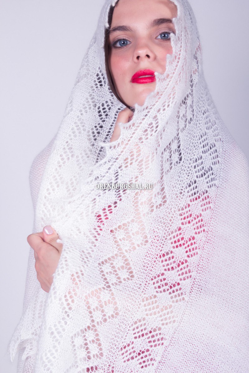 Lacy downy shawl "White gold"
