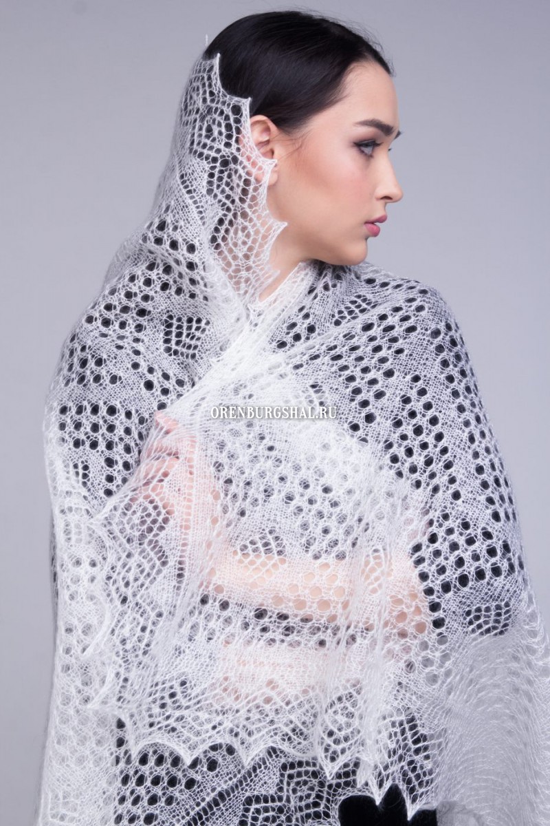 Lacy shawl "Winter magic"