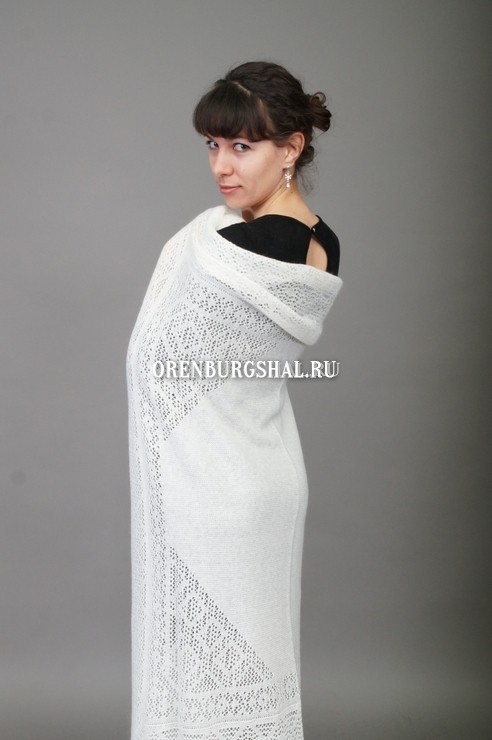 White downy shawl 130x130