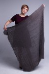 Gray shawl 'Horizonless field'